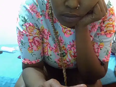 Snapshot of THUEBA17 chatting on 10/10/25, 09:41 THUEBA17 online show from 10/10/25, 09:41