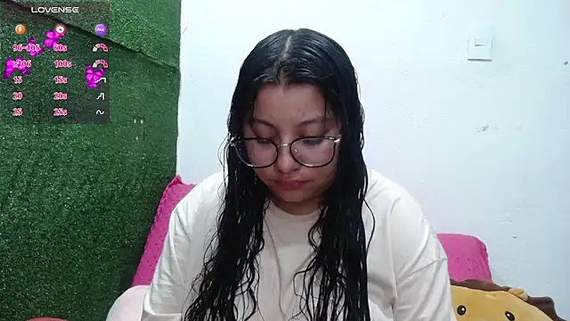 Snapshot of Miaa_Smiith1 chatting on 11/06/25, 10:05 Miaa Smiith1 online show from 11/06/25, 10:05