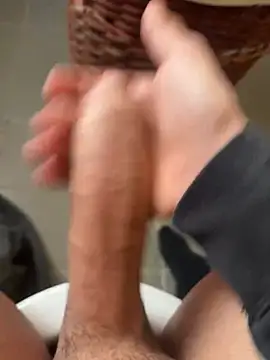 Snapshot of LucaDonna998 chatting on 03/17/25, 03:29 LucaDonna998 online show from 03/17/25, 03:29