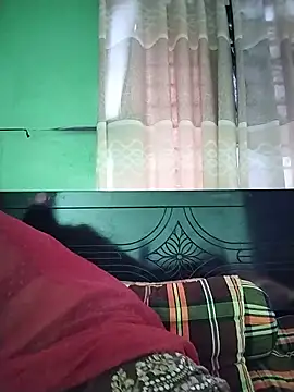 Snapshot of SimaRoy- chatting on 06/18/26, 01:17 SimaRoy- online show from 06/18/26, 01:17