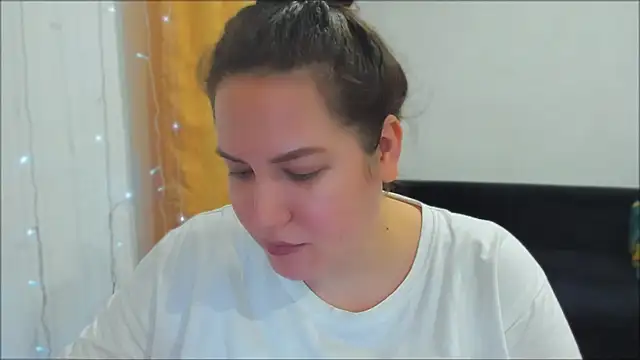 Snapshot of _madalexa_ chatting on 11/12/25, 01:00 madalexa online show from 11/12/25, 01:00