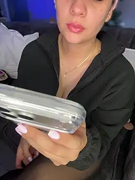 GabriellaFerrer online show from 11/26/25, 10:05