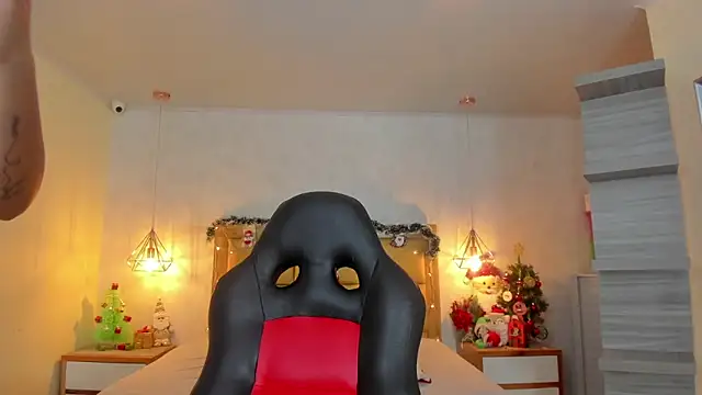 LARSONMIA online show from 12/20/25, 12:34