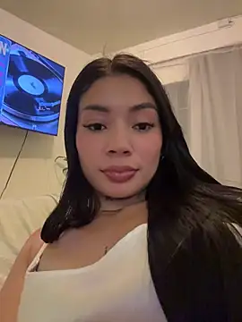 Snapshot of Roxanne_08 chatting on 05/29/26, 01:25 Roxanne 08 online show from 05/29/26, 01:25