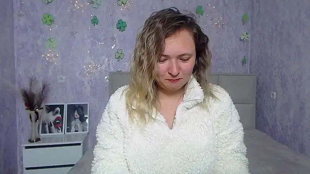 Snapshot of SallyVerda chatting on 03/18/25, 09:53 SallyVerda online show from 03/18/25, 09:53