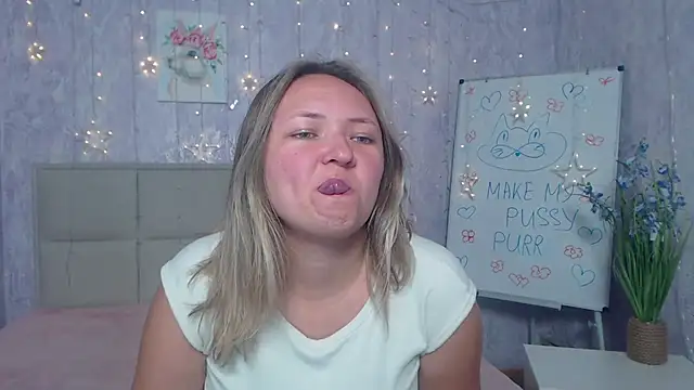 Snapshot of SallyVerda chatting on 10/09/25, 05:55 SallyVerda online show from 10/09/25, 05:55