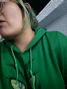 lucky-leah online show from 10/10/25, 03:38