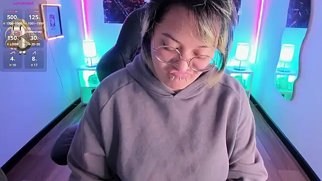 lucky-leah online show from 10/25/25, 03:47