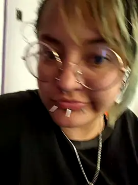 lucky-leah online show from 10/31/25, 04:02