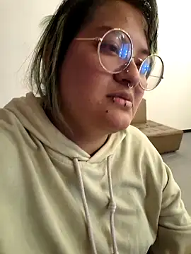 lucky-leah online show from 11/07/25, 04:01