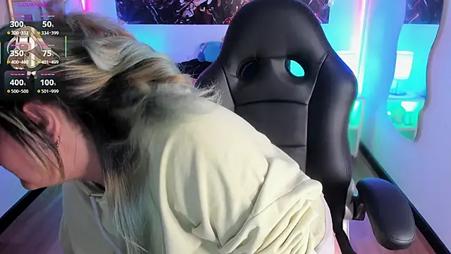 lucky-leah online show from 11/25/25, 03:50