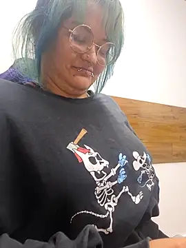 lucky-leah online show from 04/16/26, 04:24