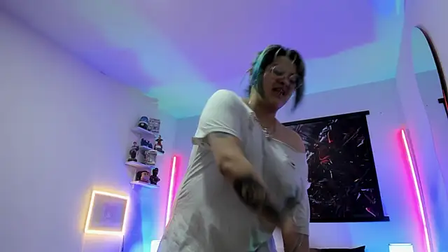 lucky-leah online show from 04/19/26, 04:45