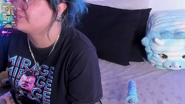 Snapshot of lucky-leah chatting on 07/12/26, 03:41 lucky-leah online show from 07/12/26, 03:41