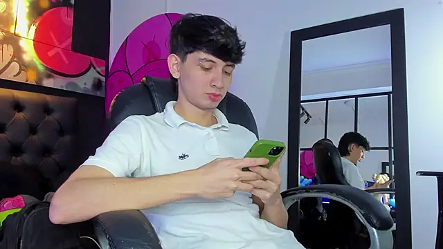 Santi delacruz online show from 02/26/25, 04:24