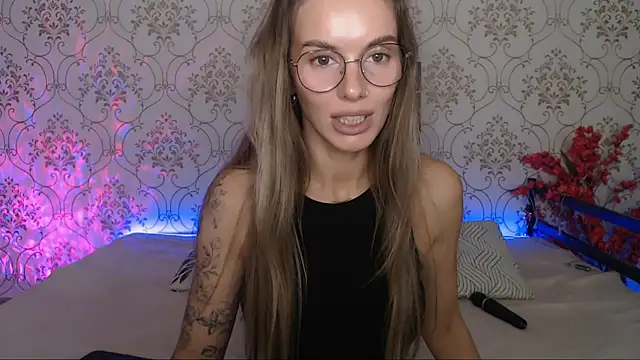 Snapshot of JulDoll chatting on 09/19/25, 02:35 JulDoll online show from 09/19/25, 02:35