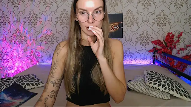 Snapshot of JulDoll chatting on 10/09/25, 12:19 JulDoll online show from 10/09/25, 12:19