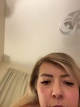 Snapshot of xxcurvyjessiexx chatting on 11/06/25, 08:32 xxcurvyjessiexx online show from 11/06/25, 08:32