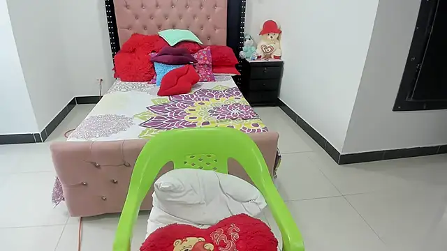 Karoline Moore online show from 01/25/25, 05:51