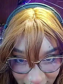 Snapshot of MegariaB chatting on 12/16/24, 04:13 MegariaB online show from 12/16/24, 04:13