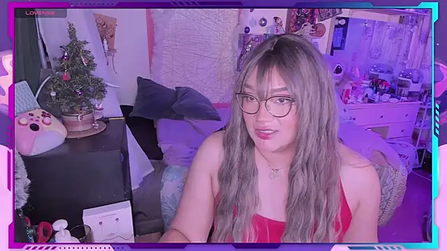 Snapshot of MegariaB chatting on 12/23/24, 03:50 MegariaB online show from 12/23/24, 03:50