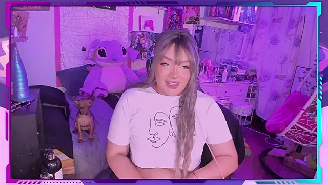 Snapshot of MegariaB chatting on 02/10/25, 04:08 MegariaB online show from 02/10/25, 04:08