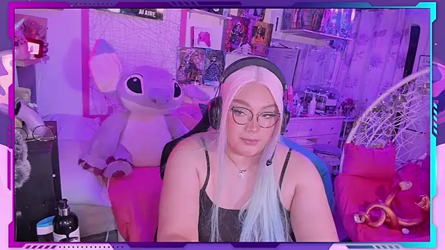 Snapshot of MegariaB chatting on 03/11/25, 04:54 MegariaB online show from 03/11/25, 04:54