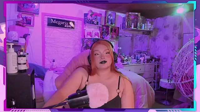 Snapshot of MegariaB chatting on 09/14/25, 03:38 MegariaB online show from 09/14/25, 03:38