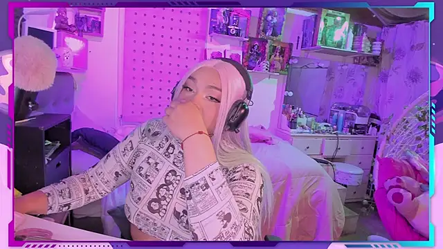 Snapshot of MegariaB chatting on 09/26/25, 03:43 MegariaB online show from 09/26/25, 03:43