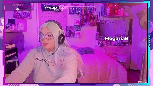 Snapshot of MegariaB chatting on 10/20/25, 04:24 MegariaB online show from 10/20/25, 04:24