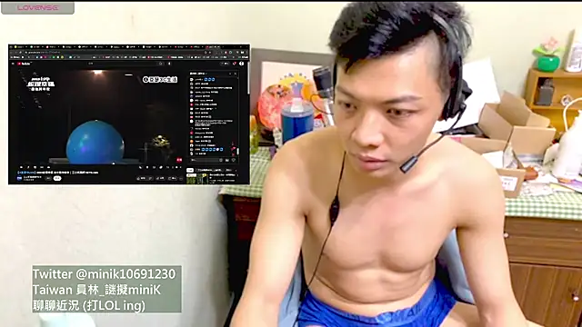 Snapshot of 1o4e04 chatting on 12/31/24, 04:04 1o4e04 online show from 12/31/24, 04:04