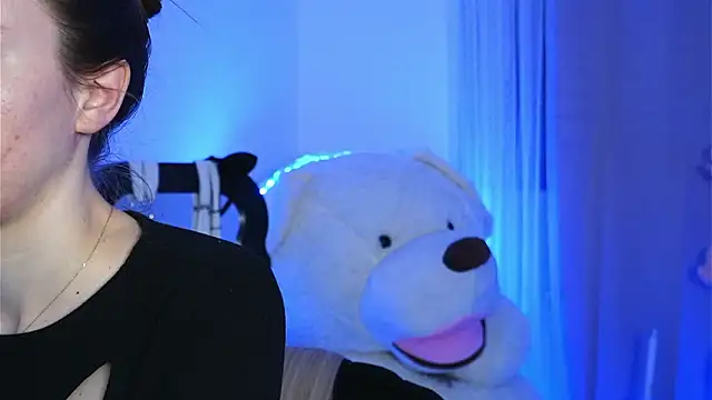 ivyleague  online show from 03/20/26, 06:02