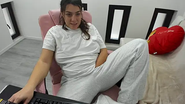 Dyana Kaylinn online show from 02/07/26, 06:06