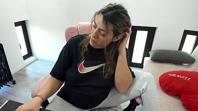 Dyana Kaylinn online show from 04/21/26, 04:41