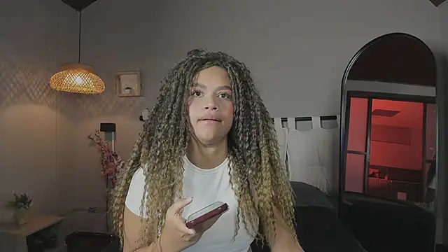 nayah   online show from 03/10/25, 07:50