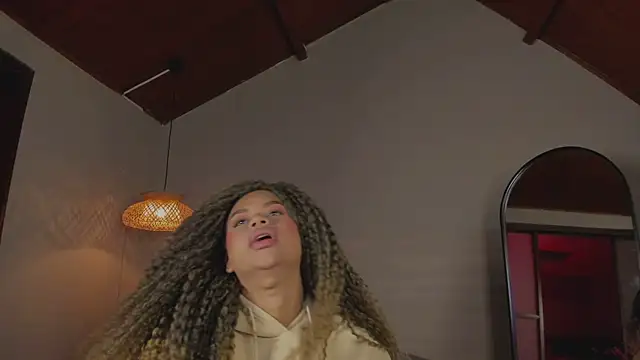 nayah   online show from 03/17/25, 07:58