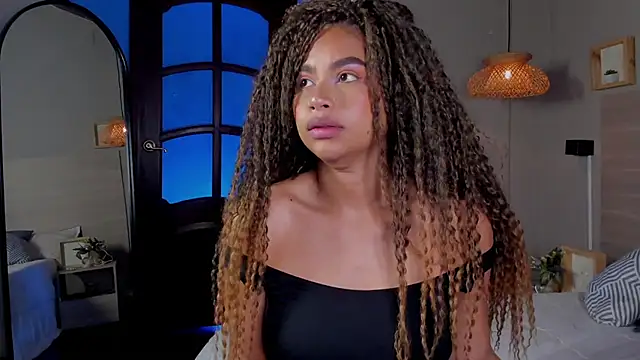 nayah   online show from 10/22/25, 07:24