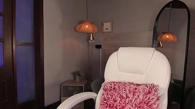 nayah   online show from 03/05/26, 08:16