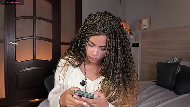 nayah   online show from 03/12/26, 08:59