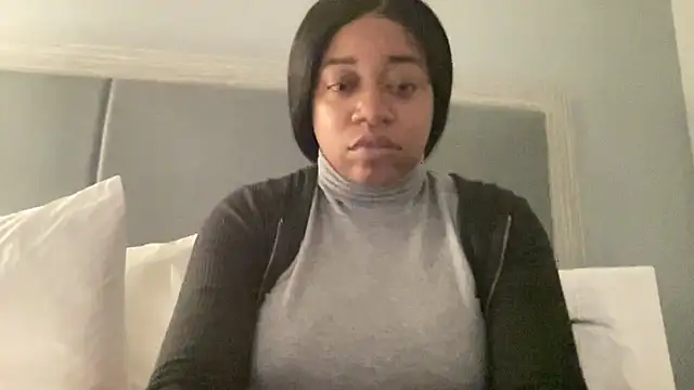 Snapshot of MommyConfident chatting on 10/16/25, 12:22 MommyConfident online show from 10/16/25, 12:22