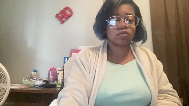 Snapshot of MommyConfident chatting on 10/24/25, 02:35 MommyConfident online show from 10/24/25, 02:35