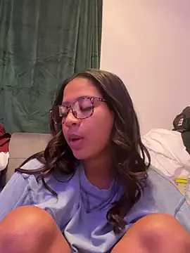 Snapshot of VanessaBling chatting on 02/15/25, 04:01 VanessaBling online show from 02/15/25, 04:01