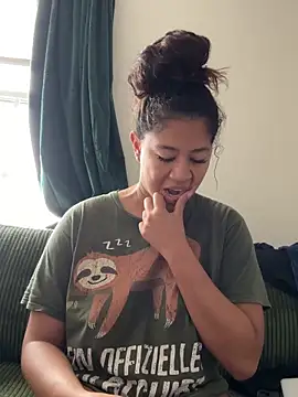 VanessaBling online show from 11/19/25, 04:07