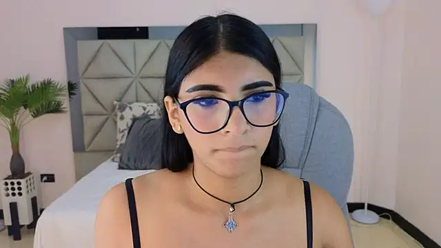 maiaa ruiz online show from 11/18/25, 02:43