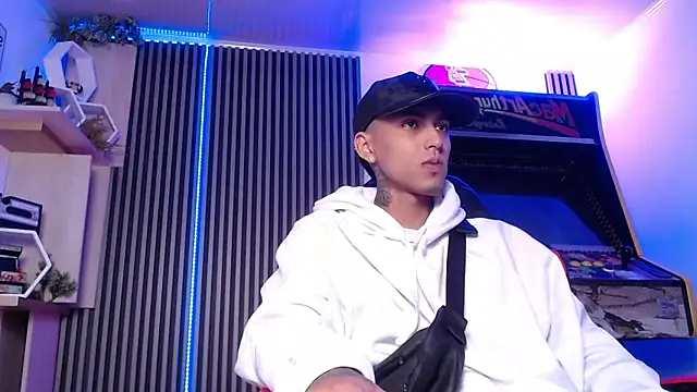 Liam lee online show from 03/08/25, 01:03