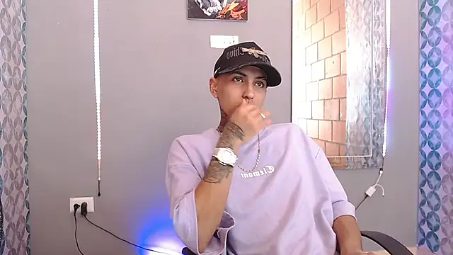 Snapshot of Liam_lee chatting on 05/09/26, 08:47 Liam lee online show from 05/09/26, 08:47