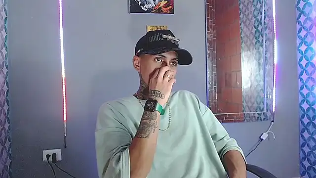 Snapshot of Liam_lee chatting on 05/10/26, 10:48 Liam lee online show from 05/10/26, 10:48