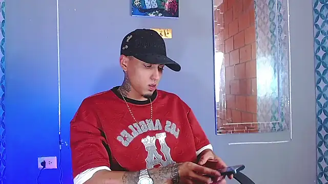 Snapshot of Liam_lee chatting on 07/19/26, 07:06 Liam lee online show from 07/19/26, 07:06