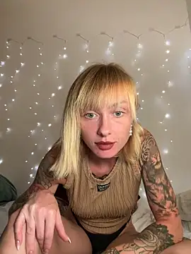 haileyhope  online show from 10/01/25, 06:36