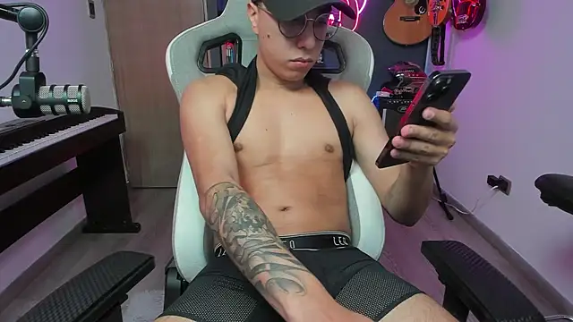 granxarma960 online show from 12/24/24, 04:33